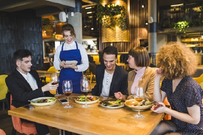 Kinh doanh nhà hàng cần làm gì để tối đa hóa phục vụ khách hàng